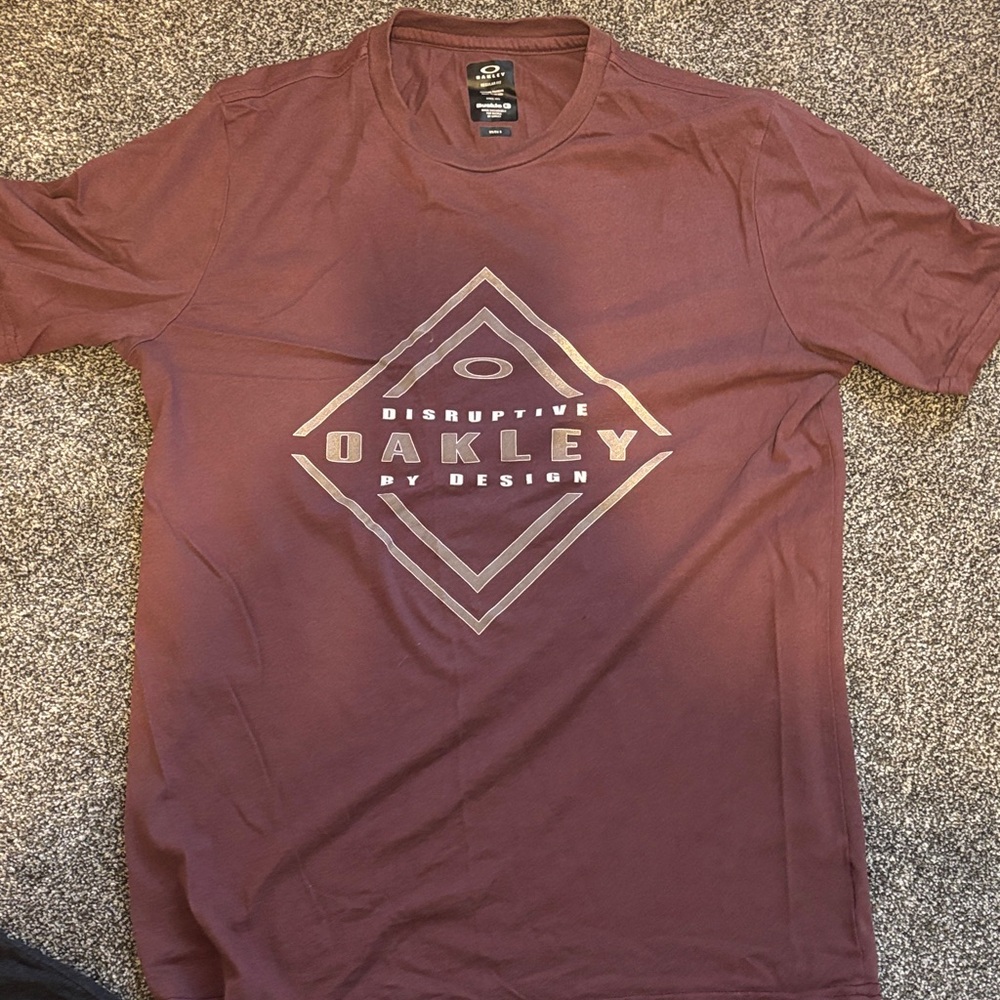 Oakley Men's Maroon Graphic Short Sleeve Tee